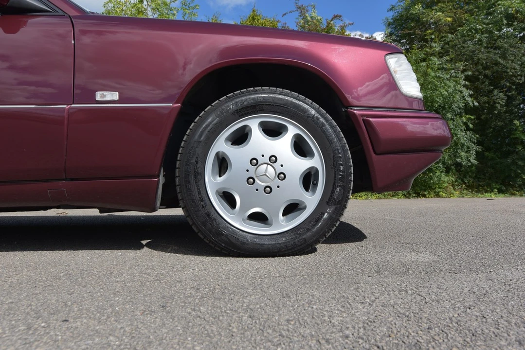1996 Mercedes-Benz W124 E-Class - Image 26 of 30