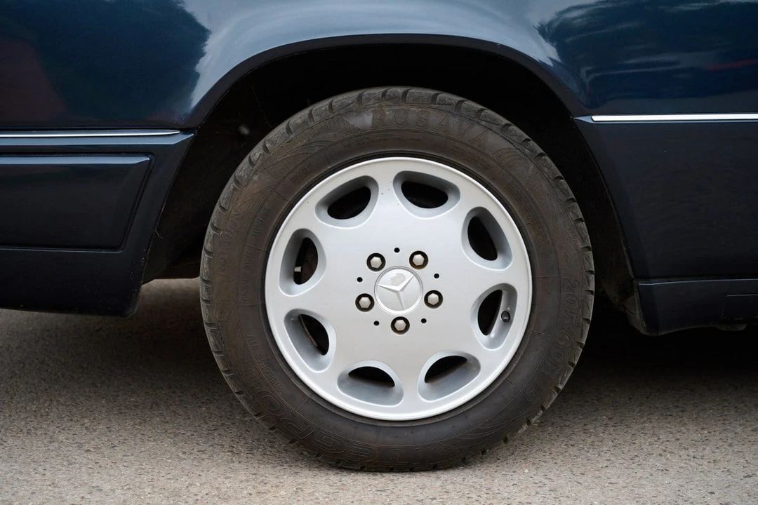 1996 Mercedes-Benz W124 E-Class - Image 29 of 30