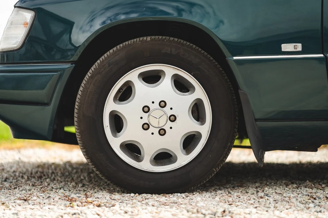 1996 Mercedes-Benz W124 E-Class - Image 18 of 30