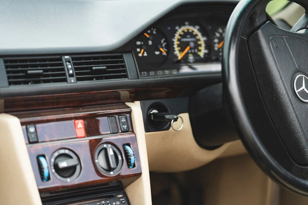 1996 Mercedes-Benz W124 E-Class - Image 23 of 30