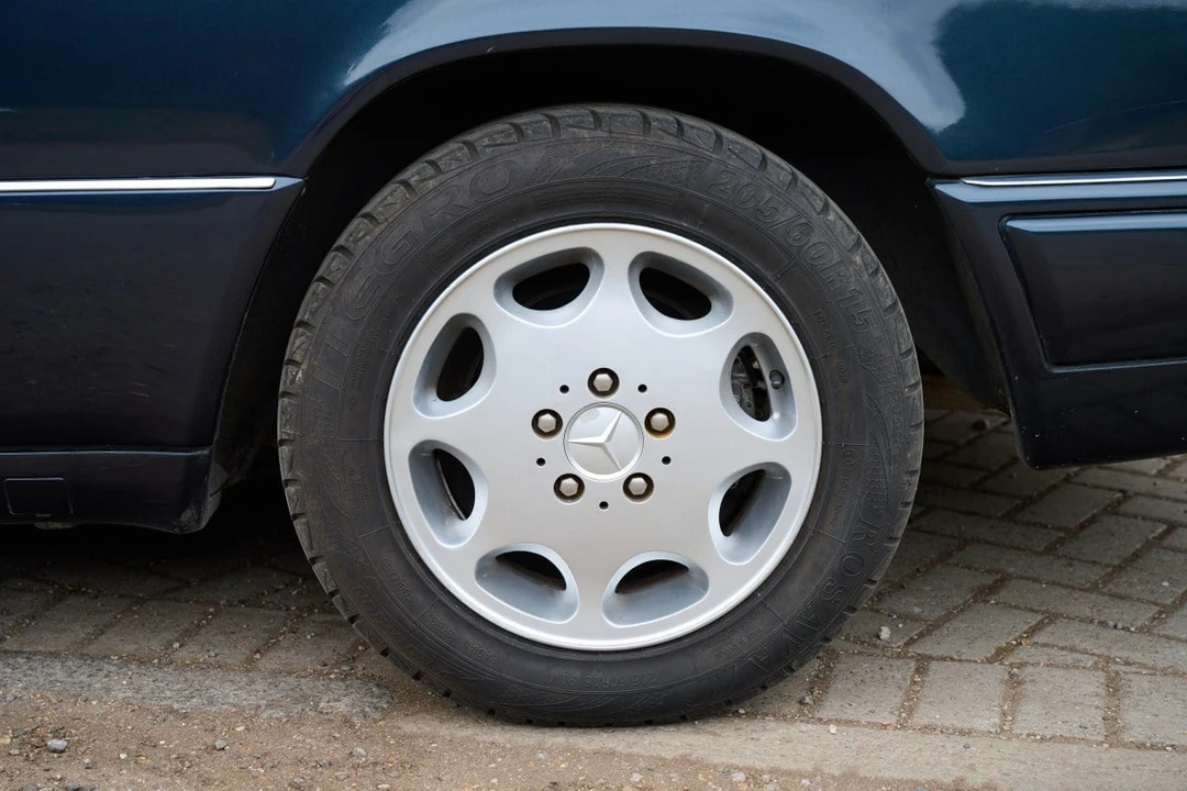 1996 Mercedes-Benz W124 E-Class - Image 27 of 30