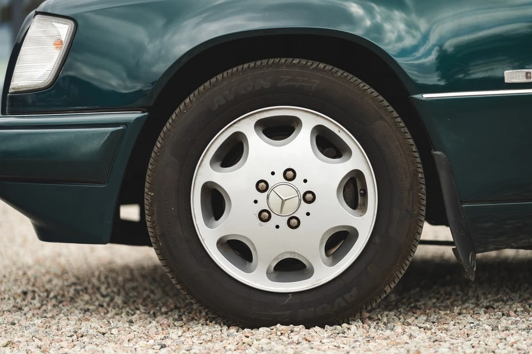 1996 Mercedes-Benz W124 E-Class - Image 17 of 30