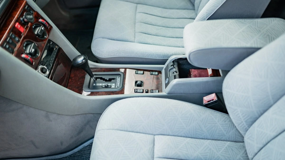 1996 Mercedes-Benz W124 E-Class - Image 18 of 30