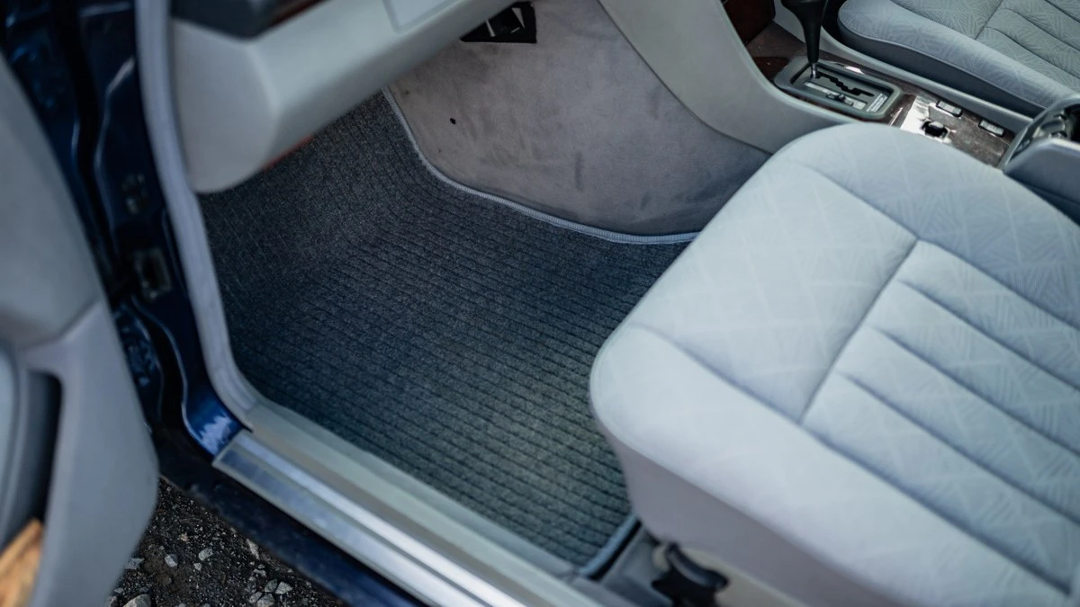 1996 Mercedes-Benz W124 E-Class - Image 15 of 30