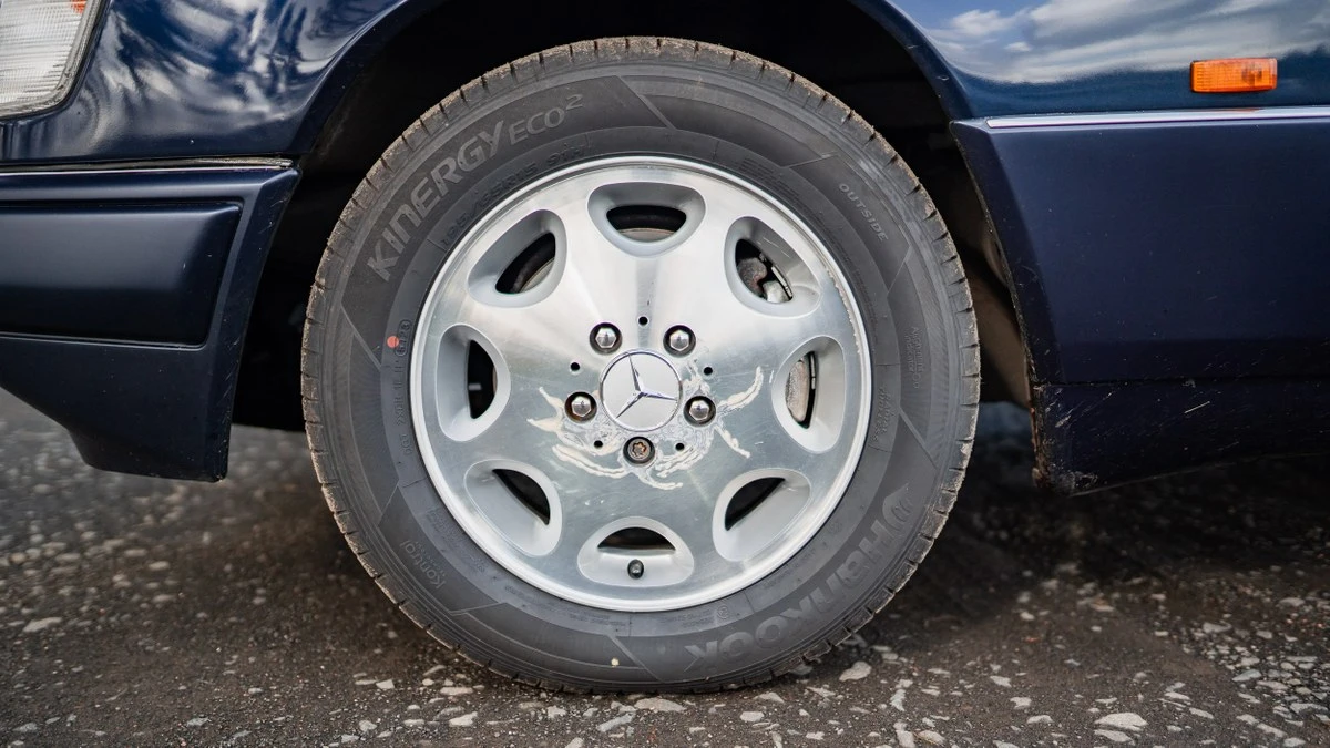 1996 Mercedes-Benz W124 E-Class - Image 13 of 30