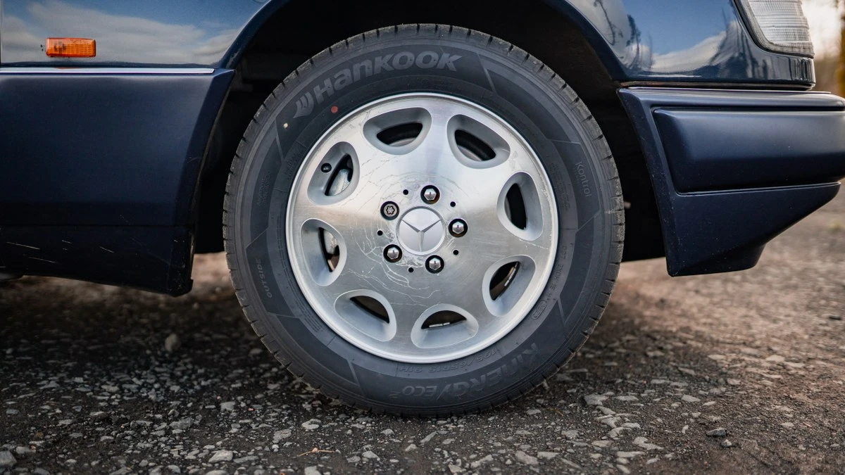 1996 Mercedes-Benz W124 E-Class - Image 10 of 30