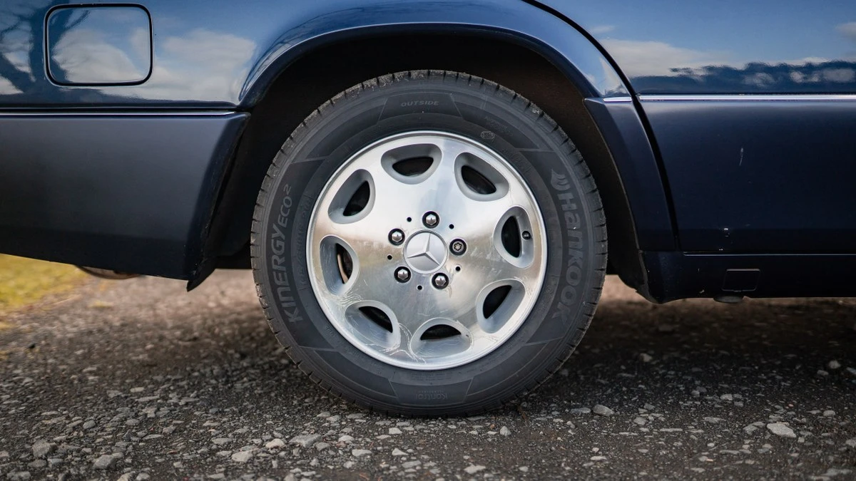 1996 Mercedes-Benz W124 E-Class - Image 11 of 30