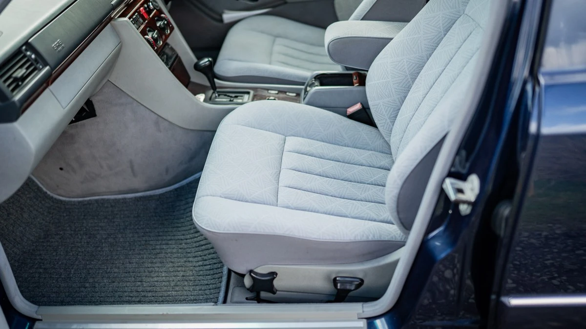 1996 Mercedes-Benz W124 E-Class - Image 16 of 30