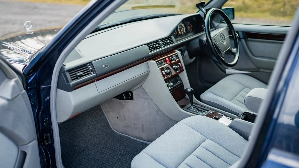 1996 Mercedes-Benz W124 E-Class - Image 14 of 30