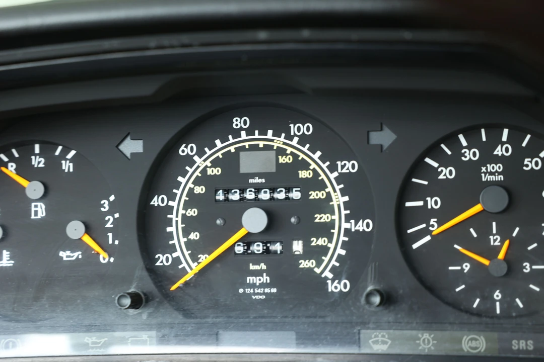 1996 Mercedes-Benz W124 E-Class - Image 9 of 11
