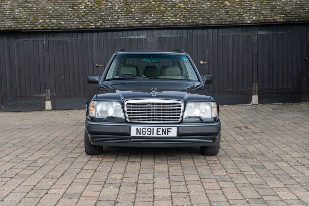 1996 Mercedes-Benz W124 E-Class - Image 2 of 30