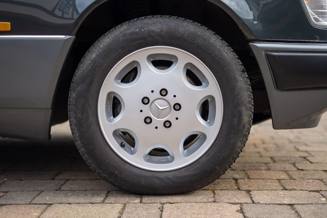 1996 Mercedes-Benz W124 E-Class - Image 26 of 30