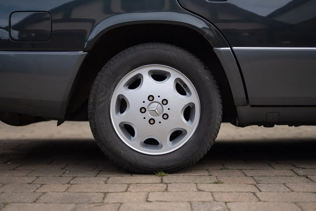 1996 Mercedes-Benz W124 E-Class - Image 28 of 30