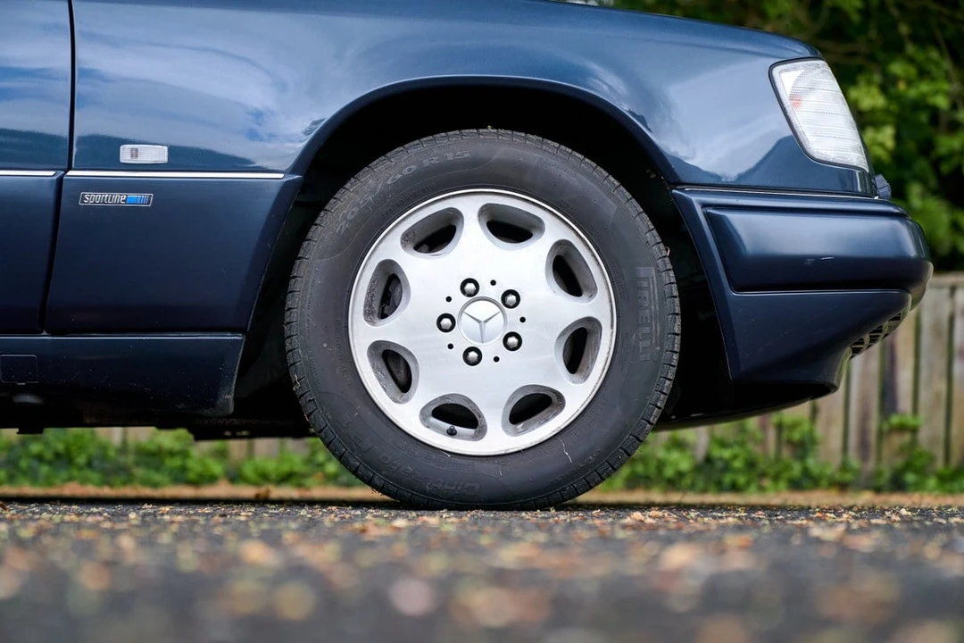 1996 Mercedes-Benz W124 E-Class - Image 25 of 30