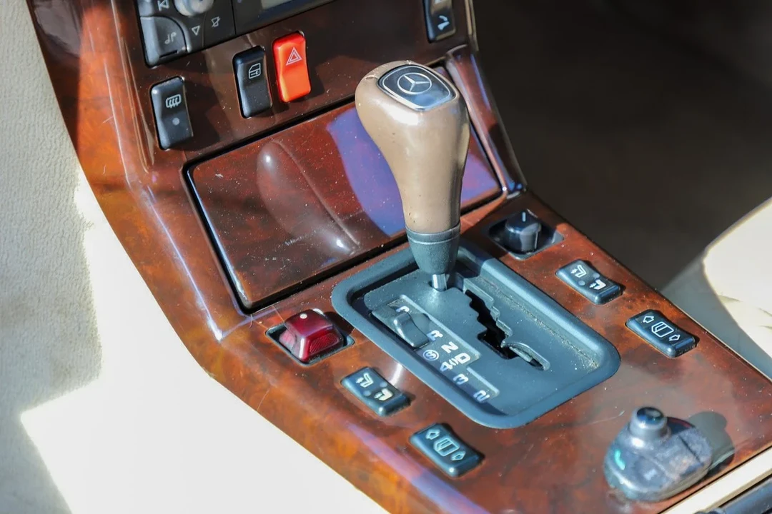 1996 Mercedes-Benz R129 SL-Class - Image 12 of 30