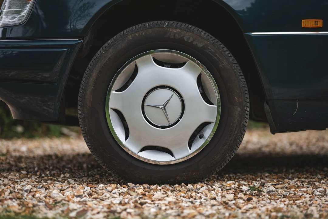1996 Mercedes-Benz W124 E-Class - Image 13 of 30