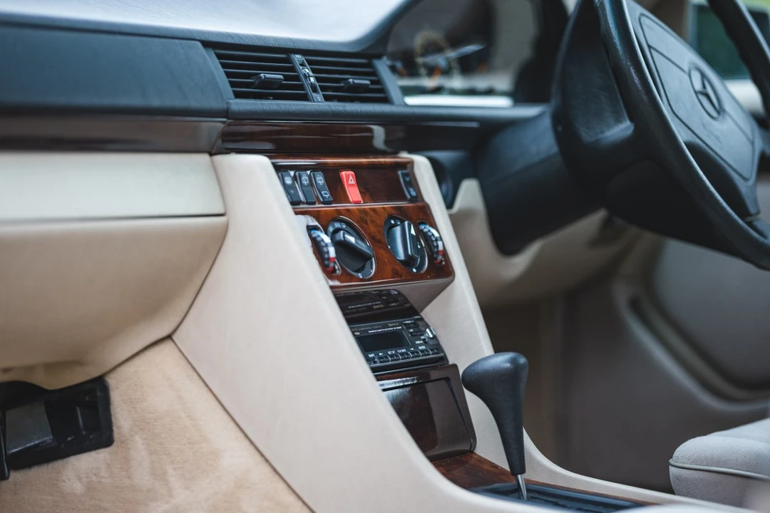1996 Mercedes-Benz W124 E-Class - Image 28 of 30