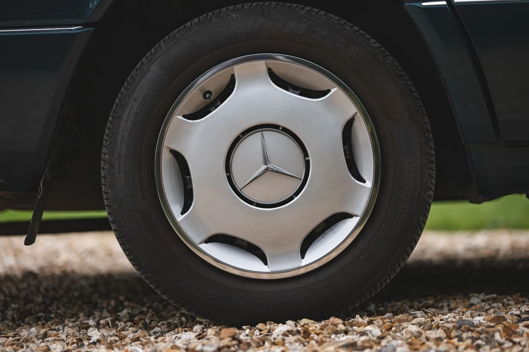 1996 Mercedes-Benz W124 E-Class - Image 16 of 30