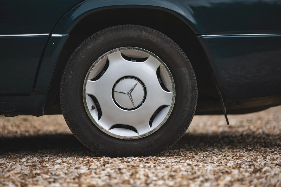 1996 Mercedes-Benz W124 E-Class - Image 14 of 30