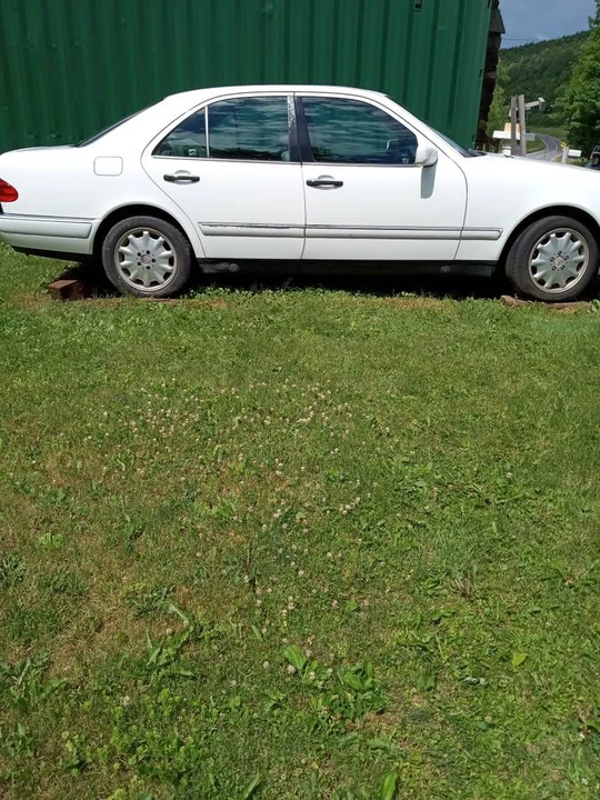 1996 Mercedes-Benz W124 E-Class - Image 4 of 8