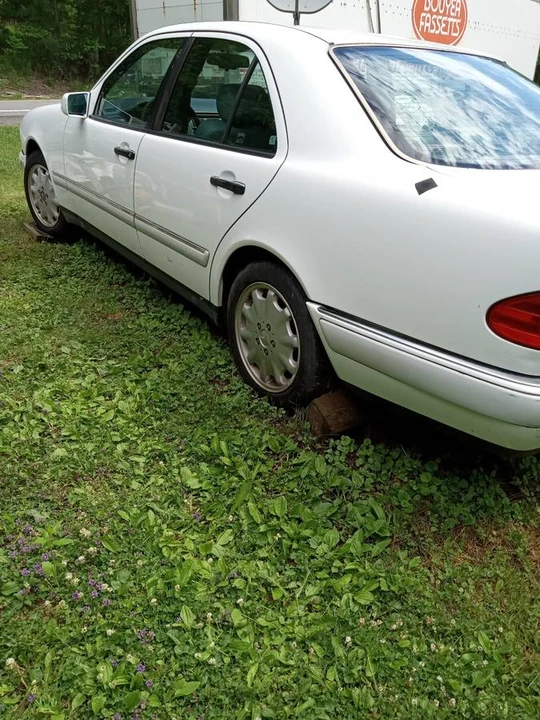 1996 Mercedes-Benz W124 E-Class - Image 3 of 8