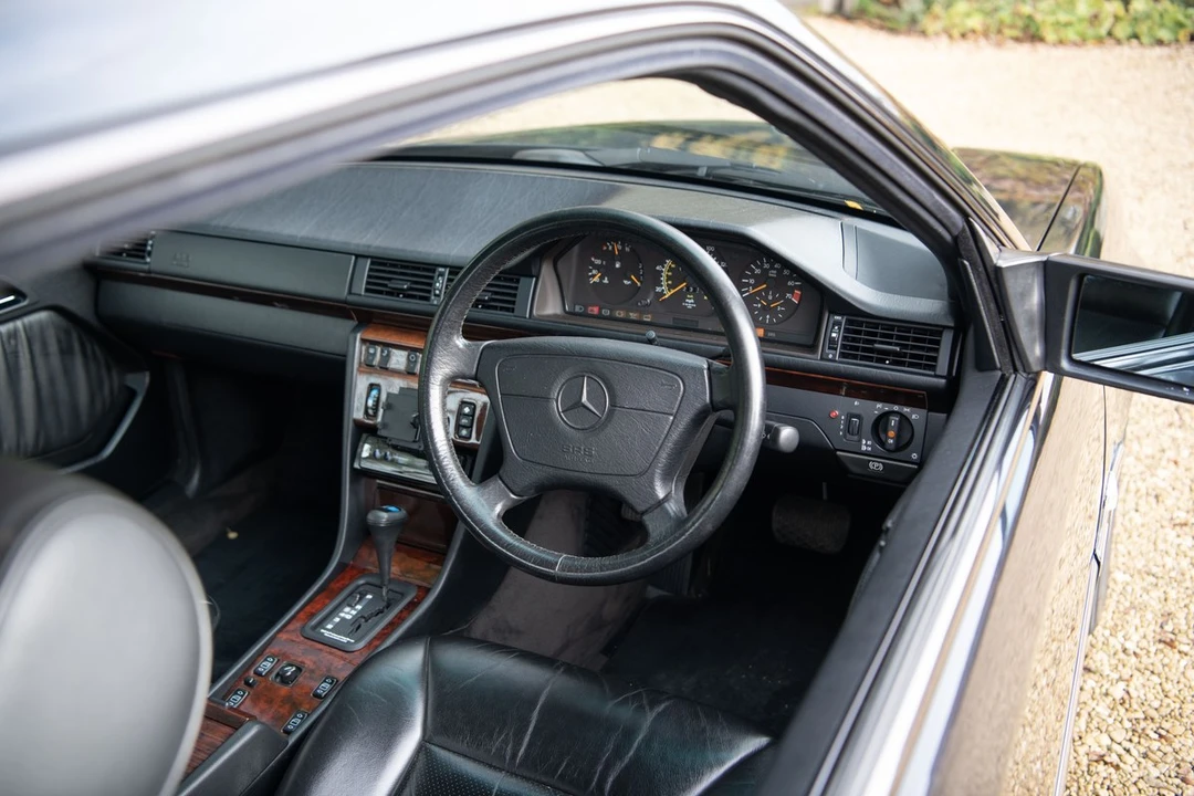 1996 Mercedes-Benz W124 E-Class - Image 9 of 30
