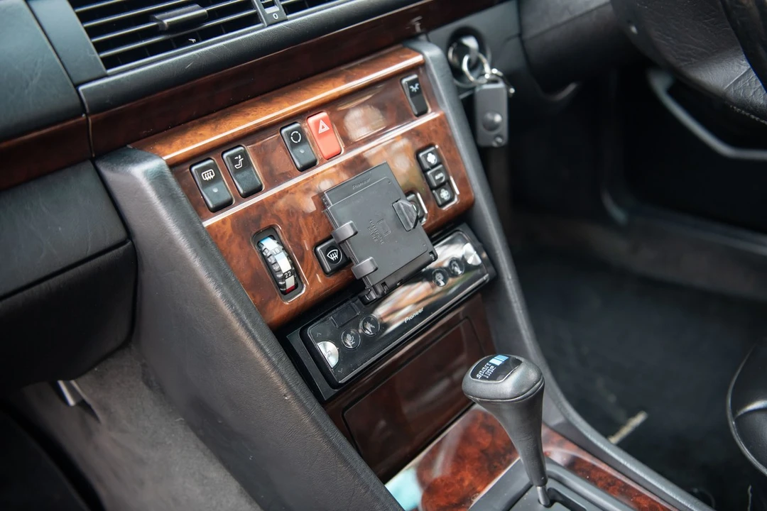 1996 Mercedes-Benz W124 E-Class - Image 29 of 30