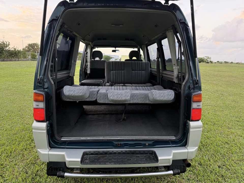 1996 Mitsubishi Delica 4th Gen - Image 10 of 21