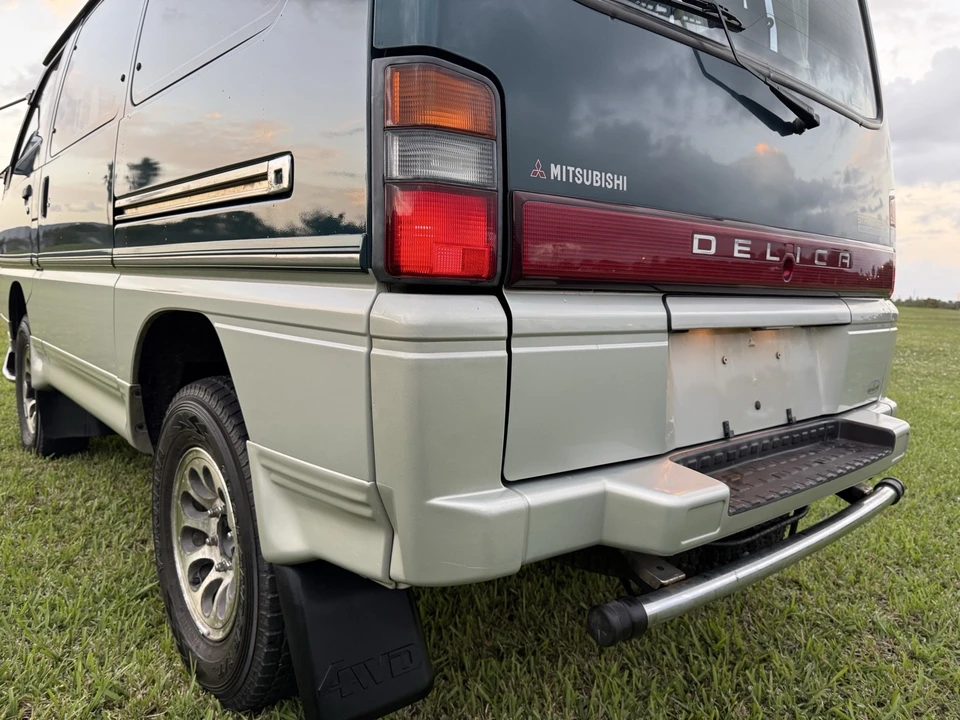 1996 Mitsubishi Delica 4th Gen - Image 14 of 21