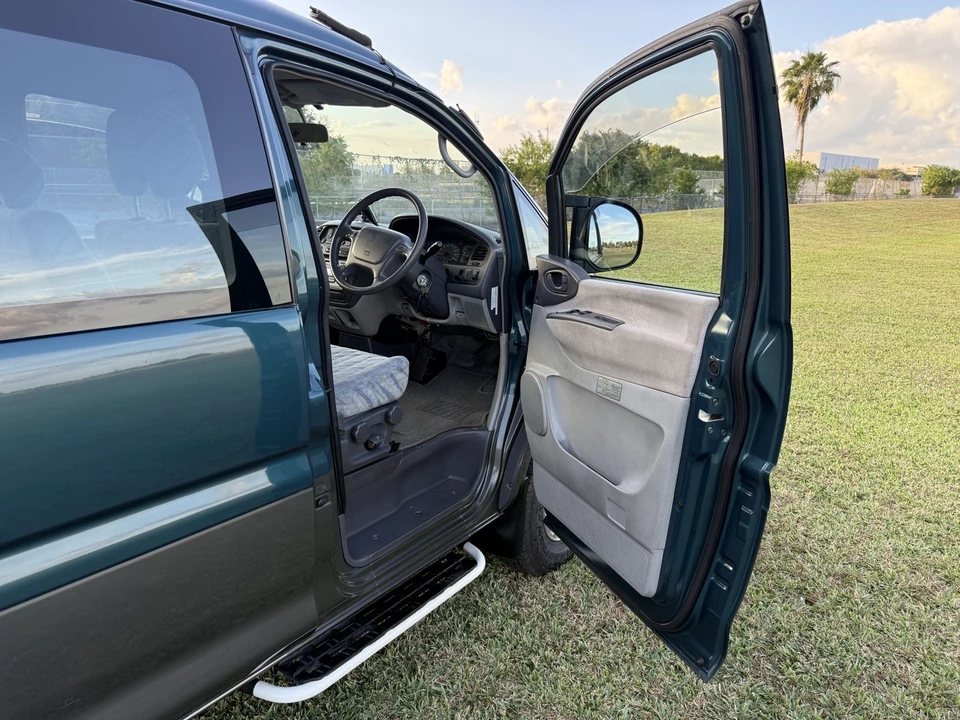 1996 Mitsubishi Delica 4th Gen - Image 11 of 21