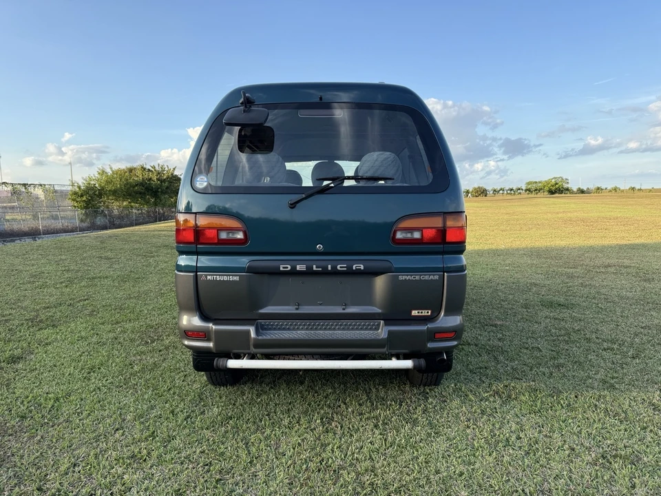 1996 Mitsubishi Delica 4th Gen - Image 3 of 30