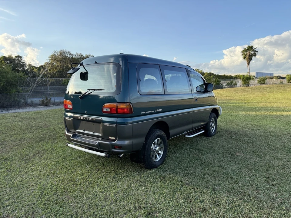 1996 Mitsubishi Delica 4th Gen - Image 4 of 30