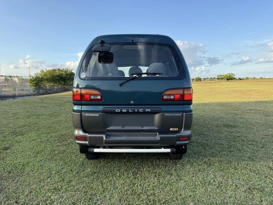 1996 Mitsubishi Delica 4th Gen - Image 3 of 21