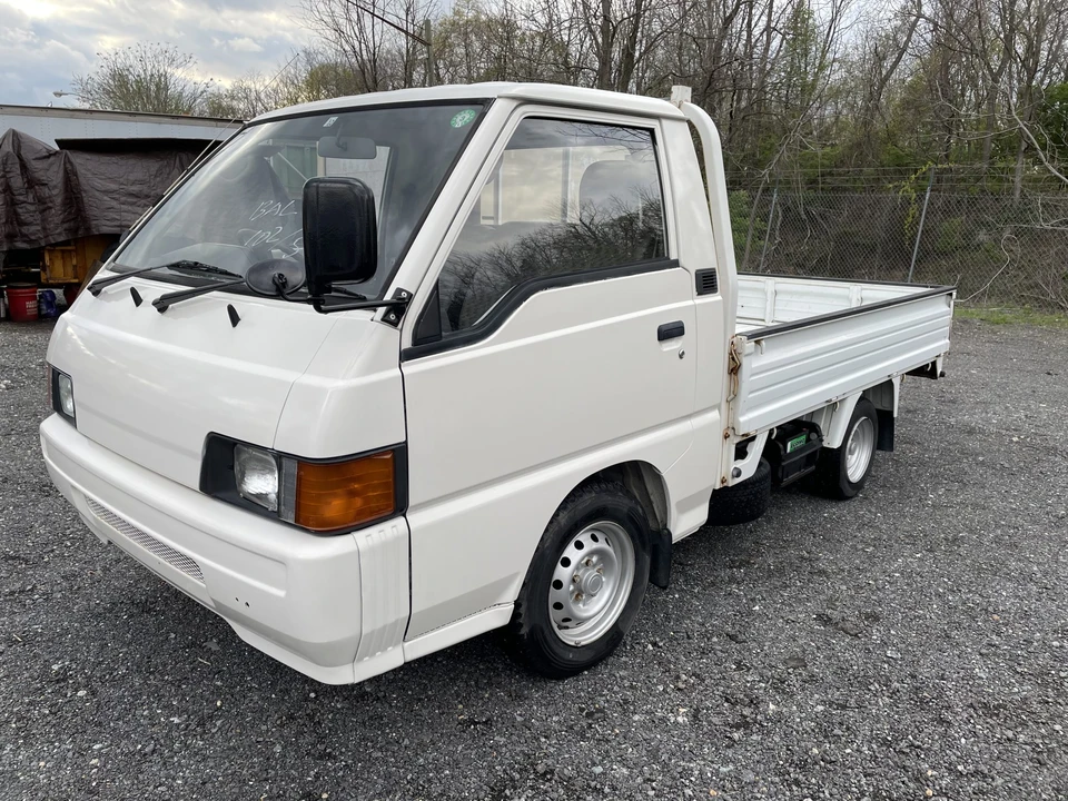 1996 Mitsubishi Delica 4th Gen - Image 3 of 31