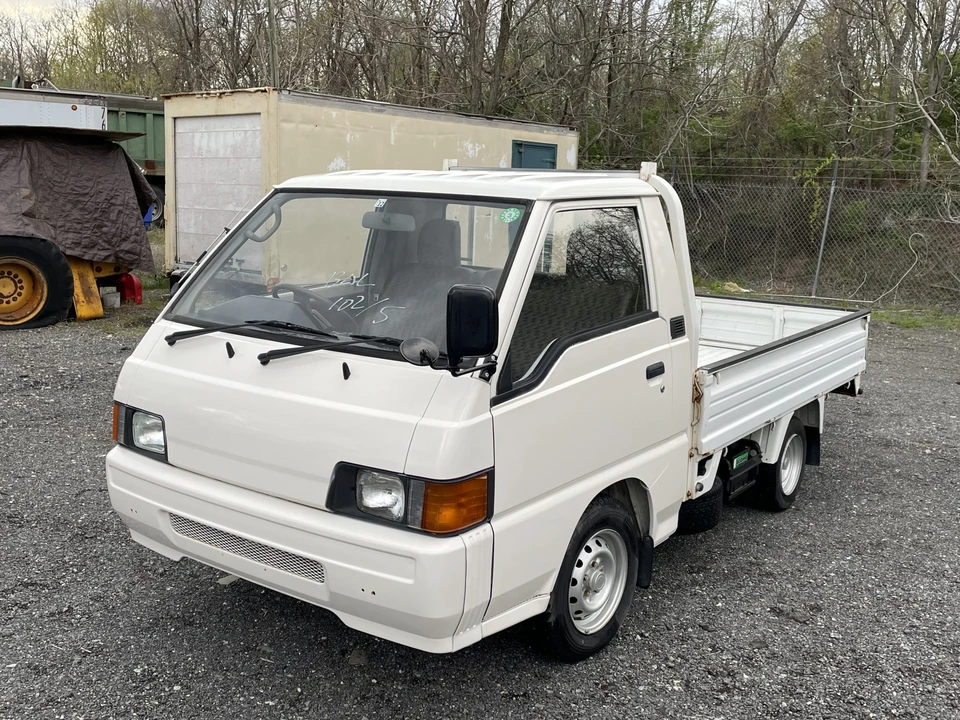 1996 Mitsubishi Delica 4th Gen - Image 8 of 31
