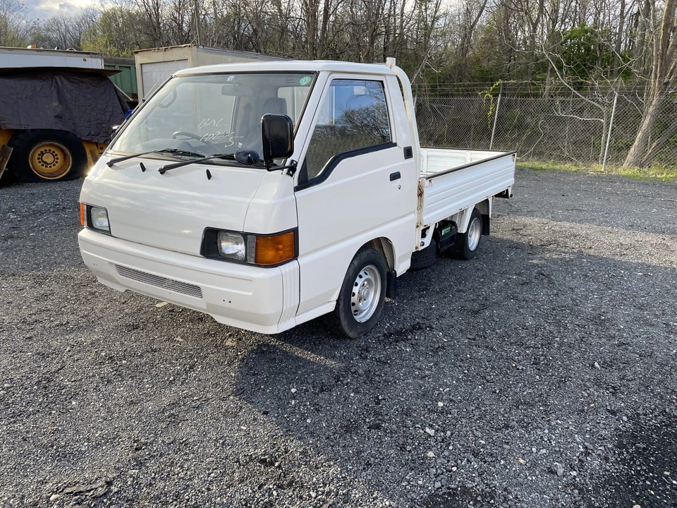 1996 Mitsubishi Delica 4th Gen - Image 4 of 31