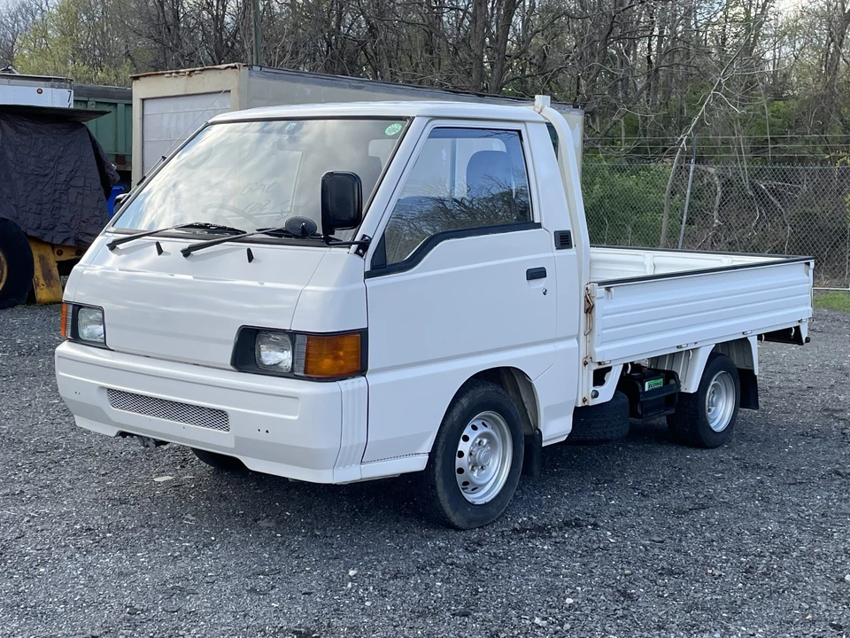 1996 Mitsubishi Delica 4th Gen - Image 2 of 31