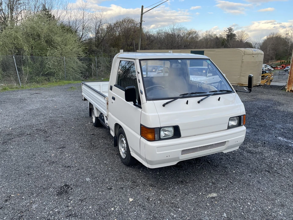 1996 Mitsubishi Delica 4th Gen - Image 25 of 31