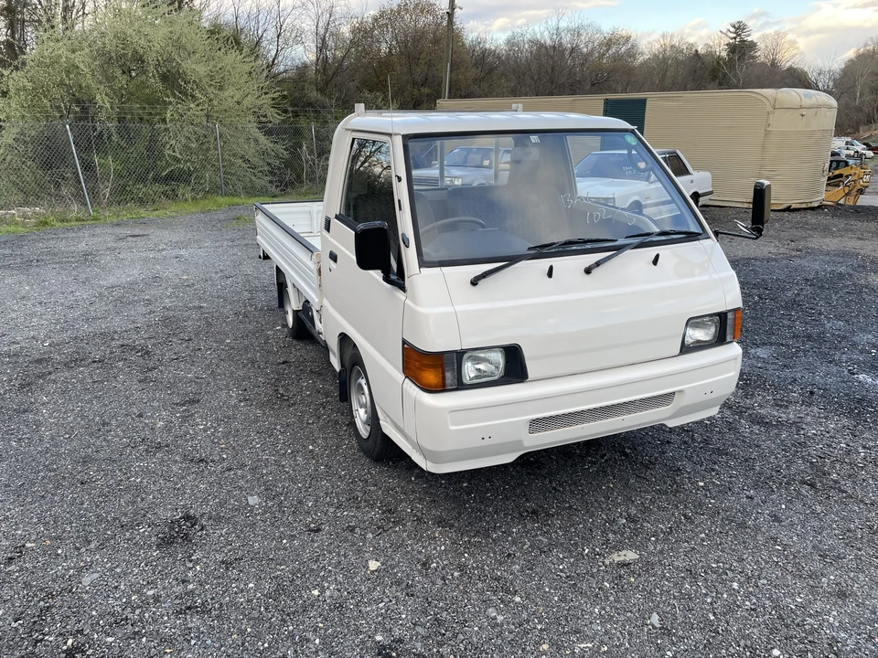 1996 Mitsubishi Delica 4th Gen - Image 24 of 31