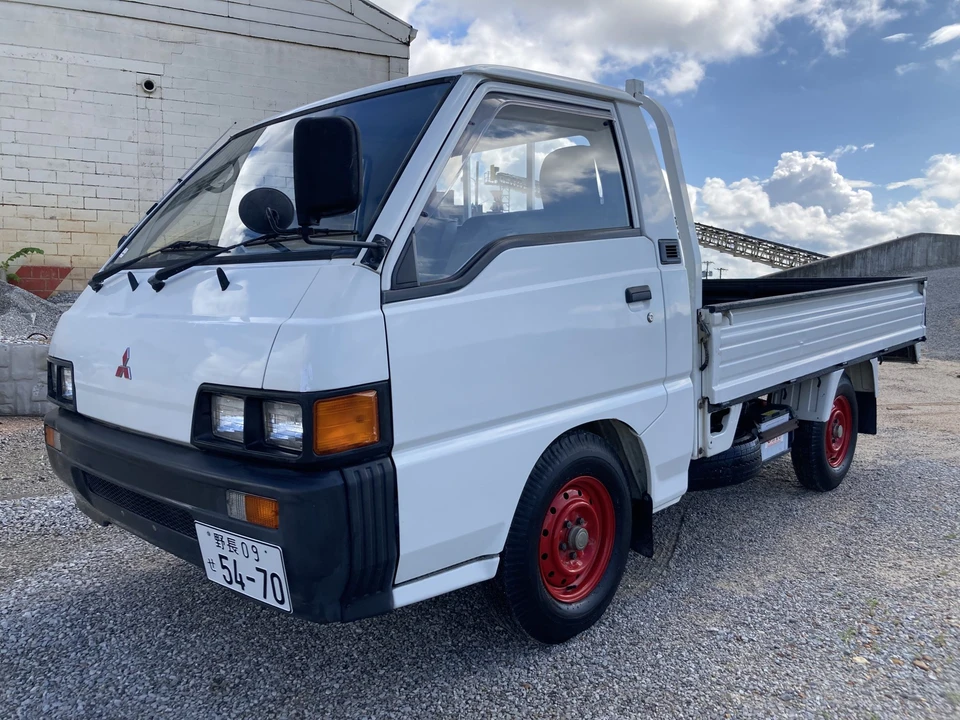 1996 Mitsubishi Delica 4th Gen - Image 2 of 31