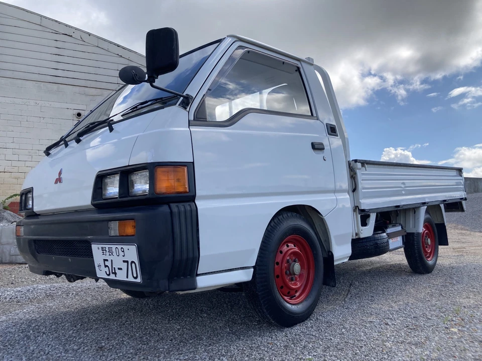 1996 Mitsubishi Delica 4th Gen - Image 3 of 31