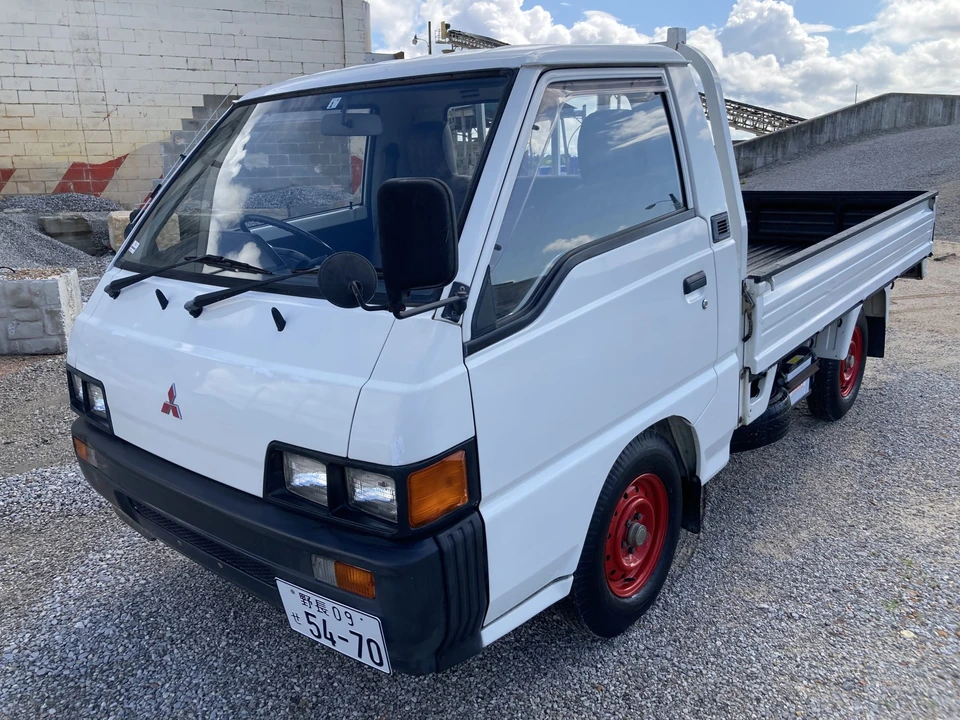 1996 Mitsubishi Delica 4th Gen - Image 5 of 31
