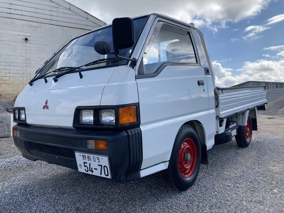 1996 Mitsubishi Delica 4th Gen - Image 4 of 31