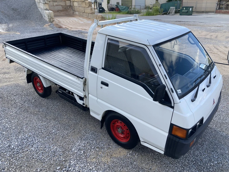 1996 Mitsubishi Delica 4th Gen - Image 7 of 31