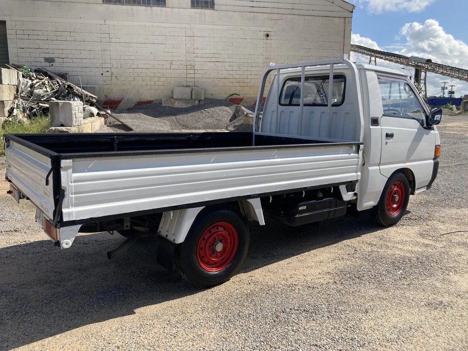 1996 Mitsubishi Delica 4th Gen - Image 11 of 31