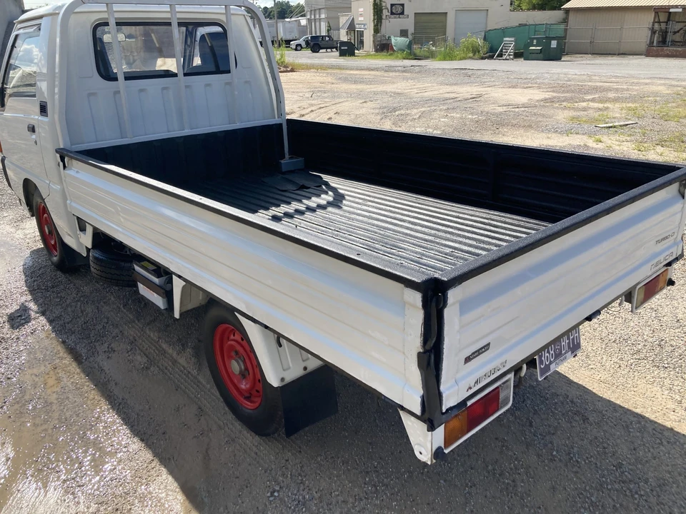 1996 Mitsubishi Delica 4th Gen - Image 14 of 31