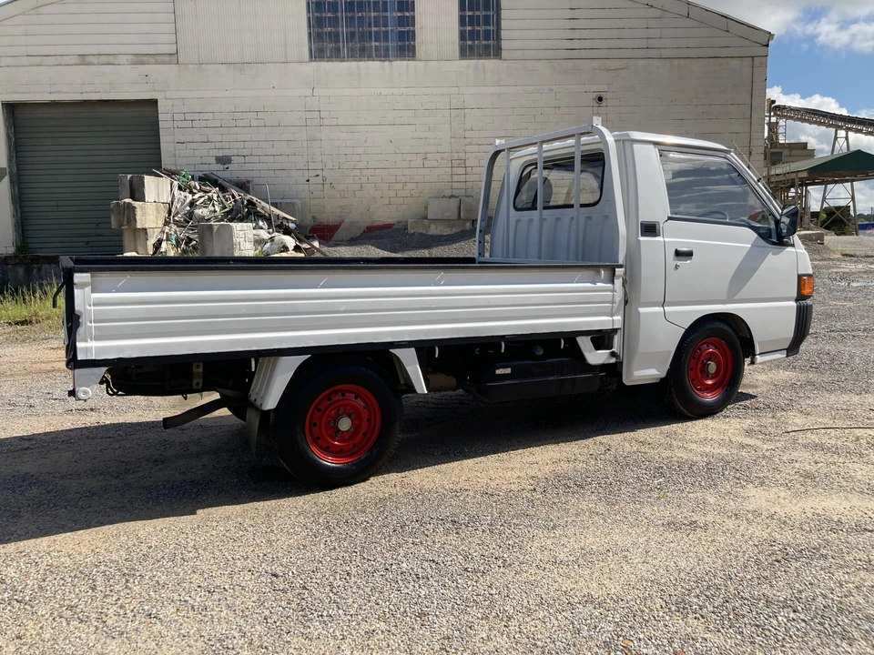 1996 Mitsubishi Delica 4th Gen - Image 10 of 31