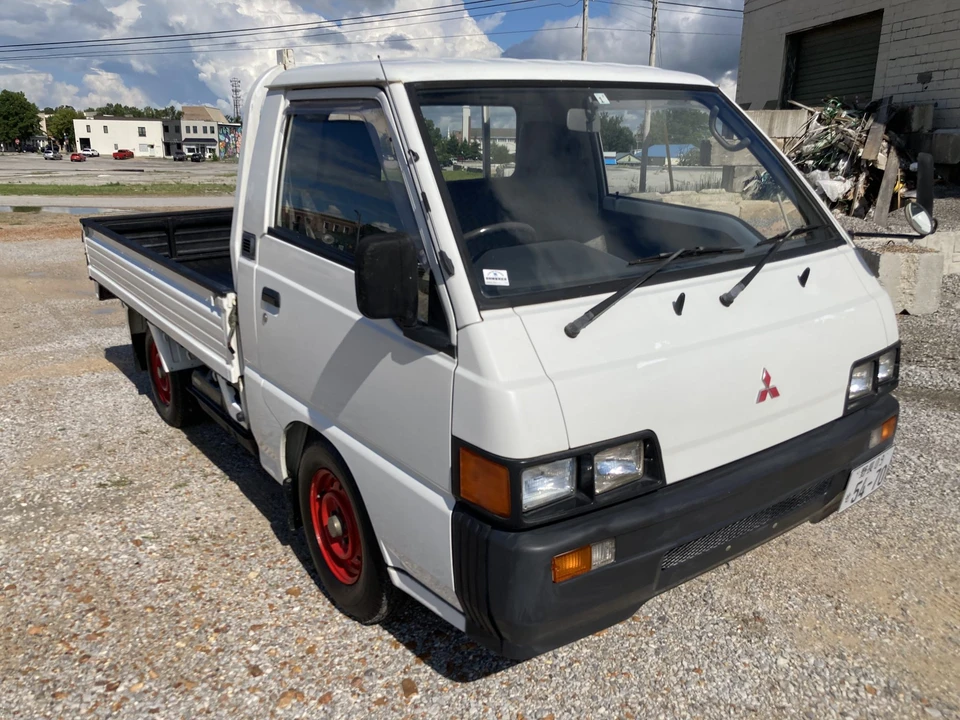 1996 Mitsubishi Delica 4th Gen - Image 8 of 31