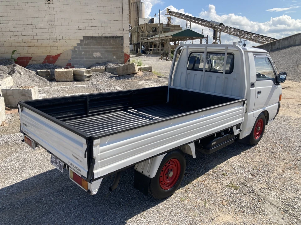 1996 Mitsubishi Delica 4th Gen - Image 13 of 31