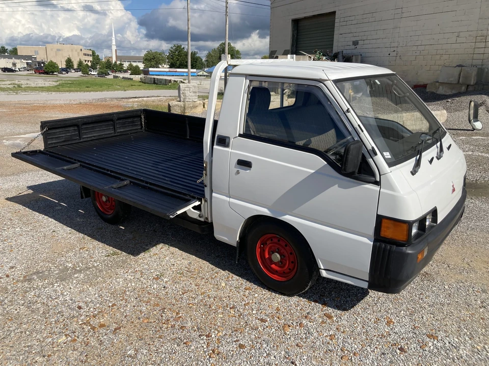 1996 Mitsubishi Delica 4th Gen - Image 18 of 31